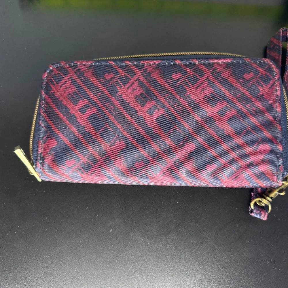 Travelon RFID Red & Blue Lined Wallet Clutch‎ Wristlet Zip Around Travel Purse